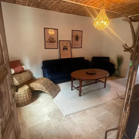 빌라 Villa Montabone *